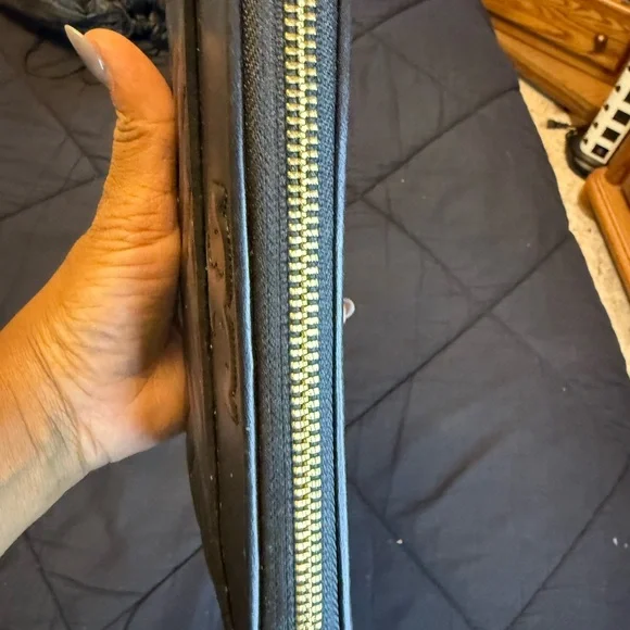 Tory Burch Black Quilted Leather Zip Wallet - Picture 4 of 13